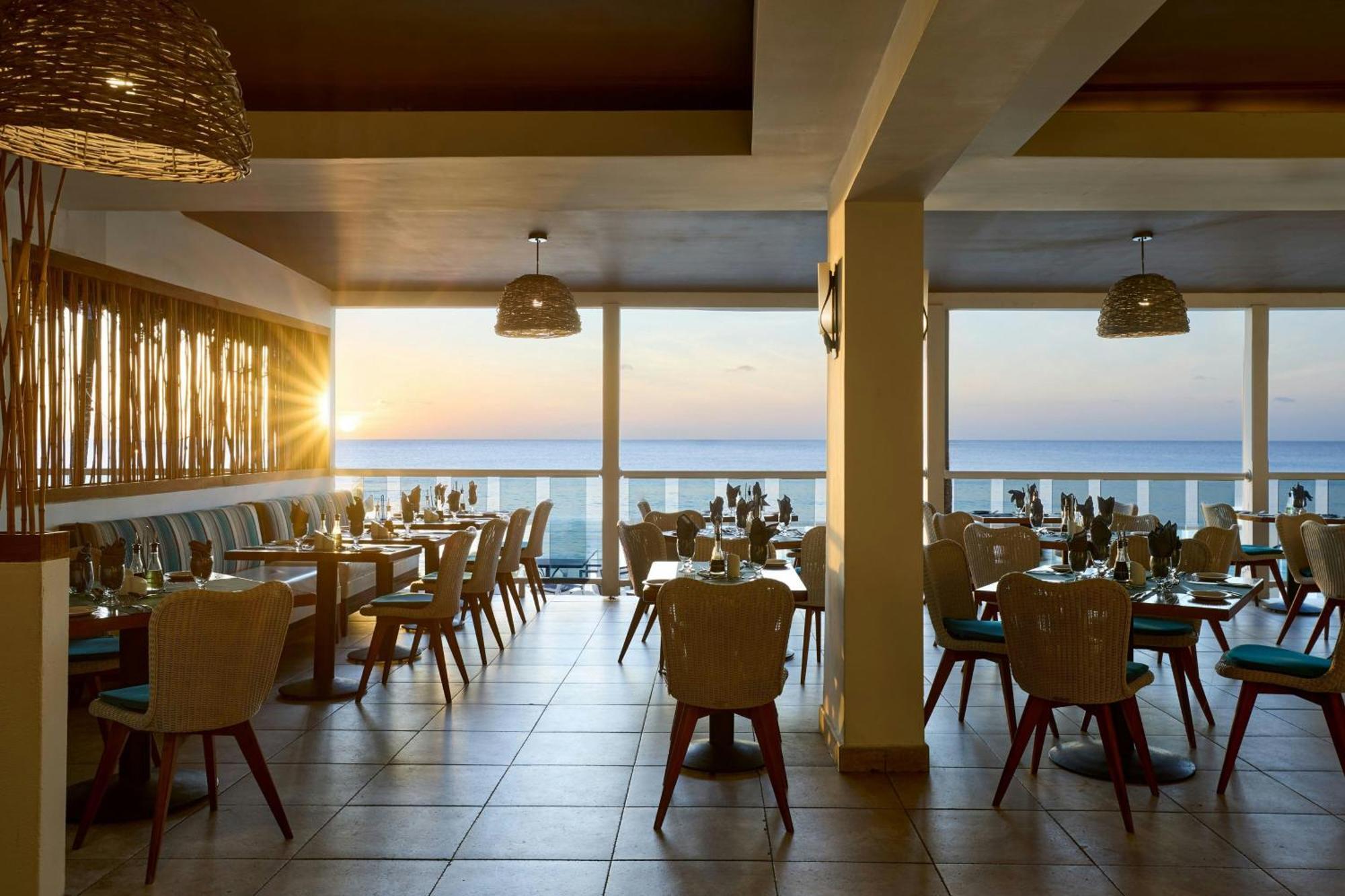 Waves Resort & Spa, Barbados, An Autograph Collection All-Inclusive Resort Saint James Exterior foto